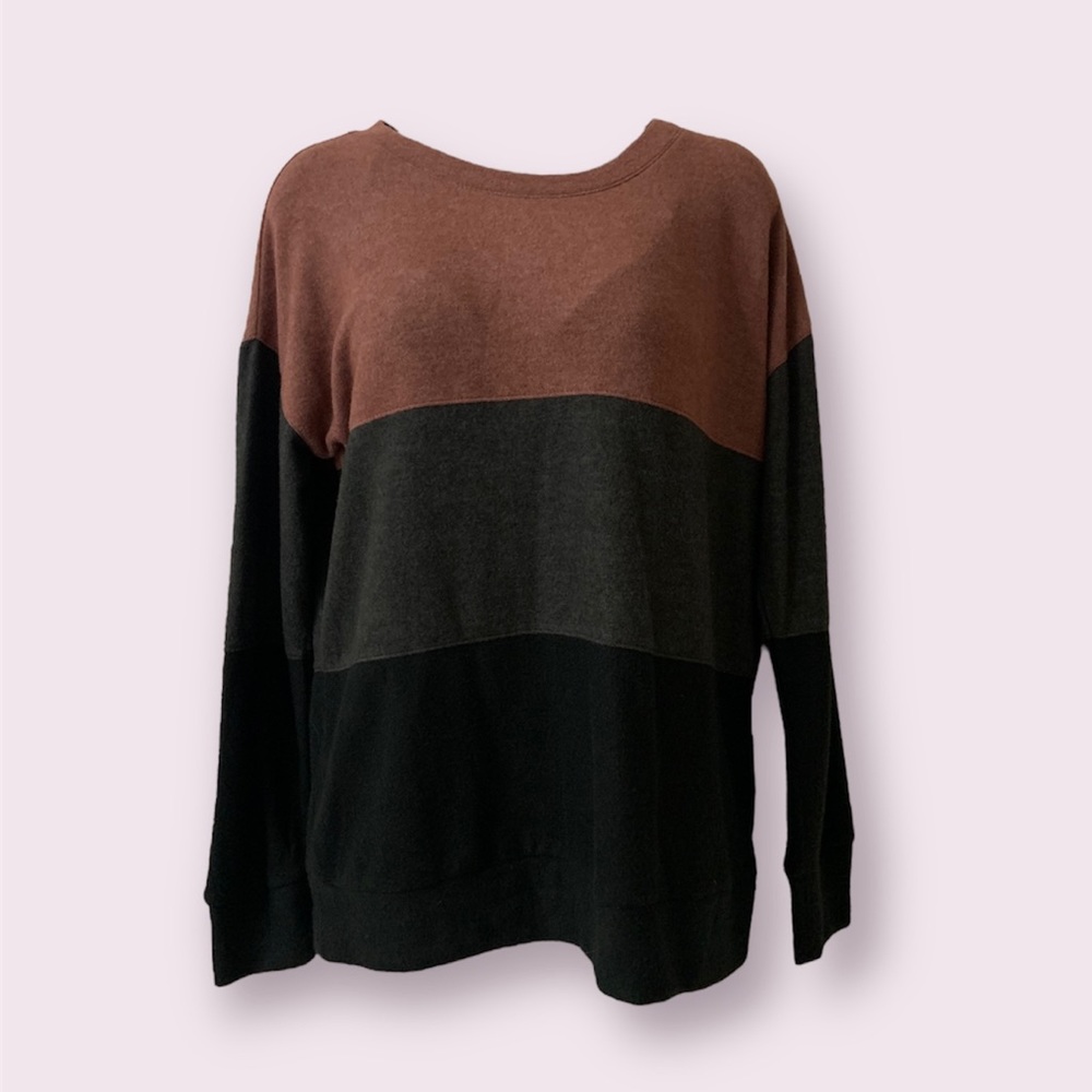 Nine Britton Three Toned Long Soft Lightweight Sweater